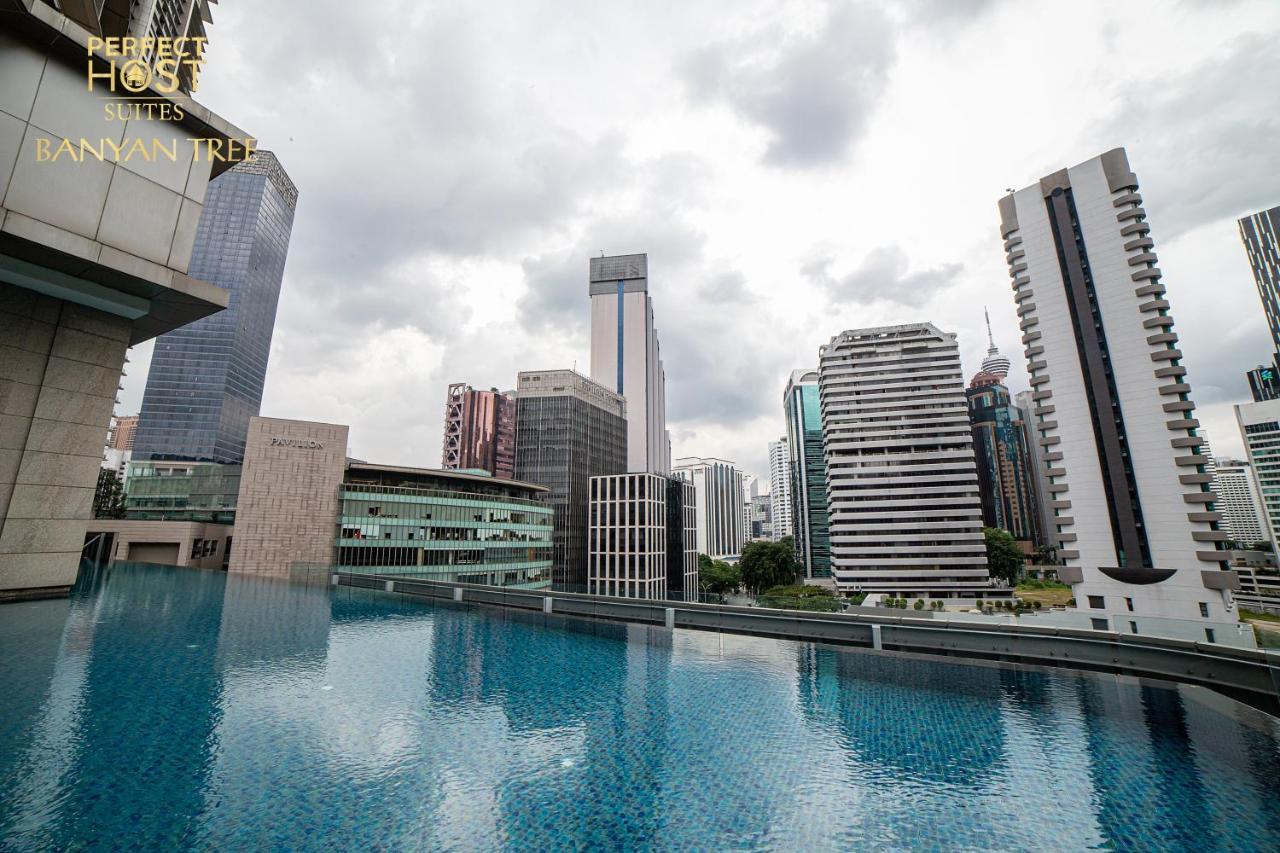 Ph Suites At Pavilion Bukit Bintang Kuala Lumpur Exterior foto The swimming pool at the 33rd floor of the hotel